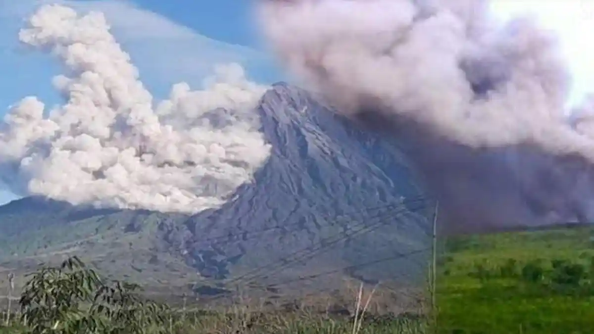 UPDATE Situasi Gunung Semeru Pasca Erupsi: Waspada Lahar Dingin, Pengungsi Butuh Asupan Khusus