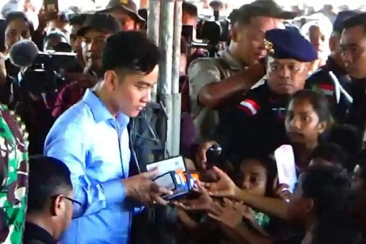 Shein Bocah SD Tana Toraja Nangis Sesenggukan Tak Kebagian Susu dari Gibran, Sudah Nunggu Sejak Pagi