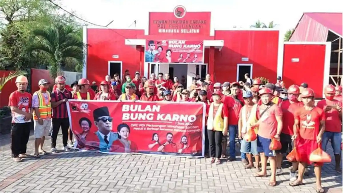 PDIP Sulut Peringati Bulan Bung Karno, Bagi Sembako ke Masyarakat