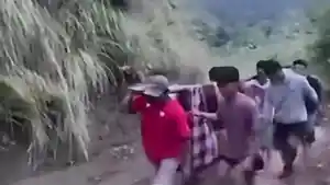 JALANAN-RUSAK-Warga-Dusun-Paleleng-Desa-Kaseralau.jpg