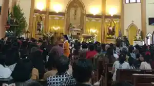 misa-malam-natal-gereja-katolik-makale-tana-toraja-24122024.jpg