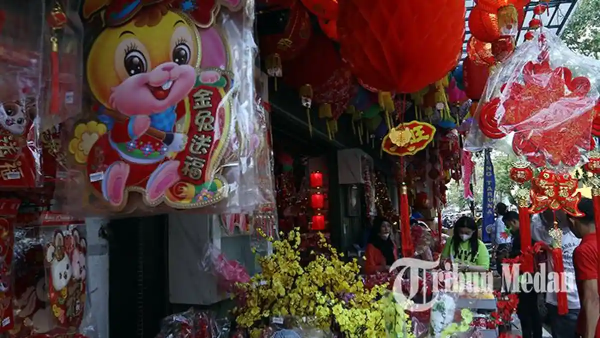 Berita Foto: Penjualan Pernak-Pernik Imlek 2574 Mulai Meningkat Hingga 20 Persen - 09012023_PERNAK_PERNIK_IMLEK_DANIL_SIREGARjpg.jpg