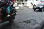 Meski Sudah Menewaskan Siswa SD, Jalan Berlubang di Pandeglang Tak Kunjung Diperbaiki