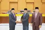 Dokumen-APBK-P-2023-diterima-Ketua-DPRK-Pidie.jpg