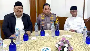 KH-Ahmad-Fahrur-Rozi-bersama-KH-Anwar-Iskandar.jpg