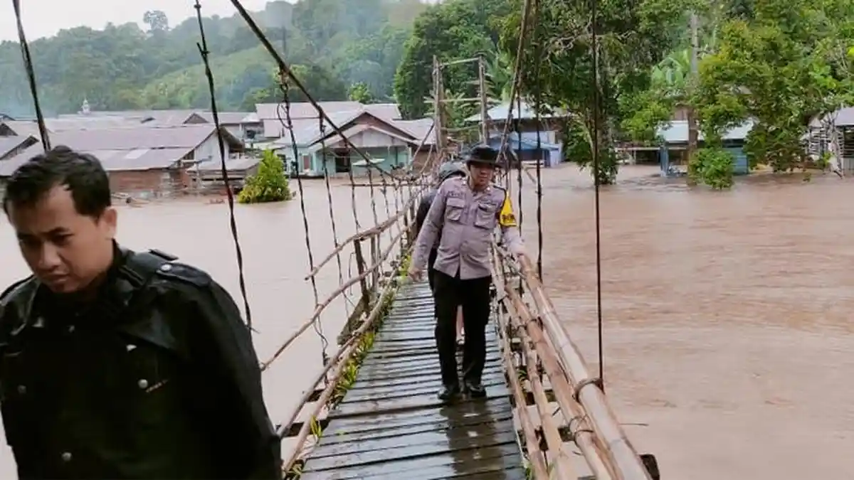 Banjir Rendam 80 Rumah di Long Sule dan Long Pipa, Pemkab Malinau Kirim Bantuan Perbekalan