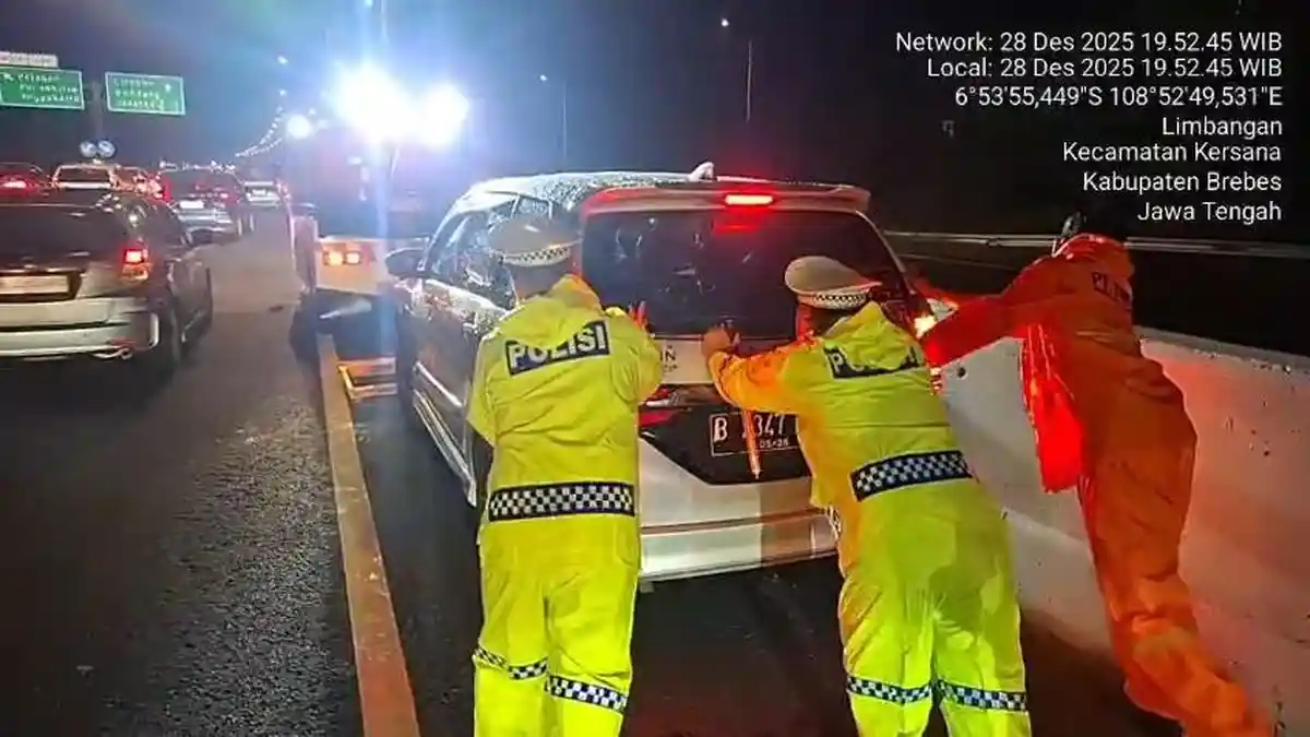 Tol Kanci-Pejagan Tergenang Air, Arus Mudik ke Jakarta Tersendat