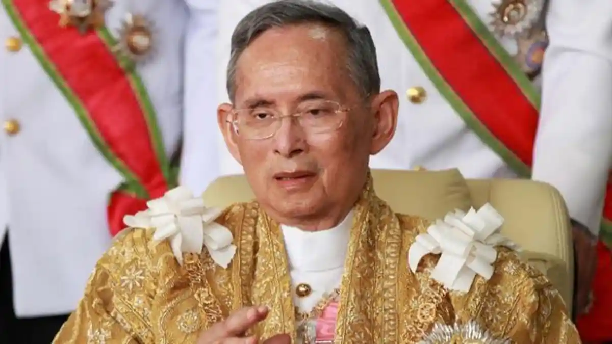Pink, dan Doa Jutaan Warga Thailand demi Kesembuhan Raja Bhumibol