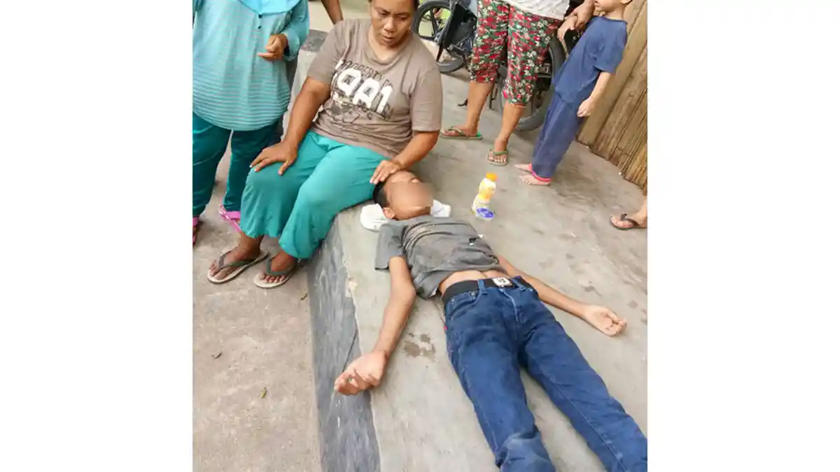 GUBRAK! Berlagak Standing, Dua Bocah Tersungkur di Jalan. Begini Komentar Warga saat Korban Nangis