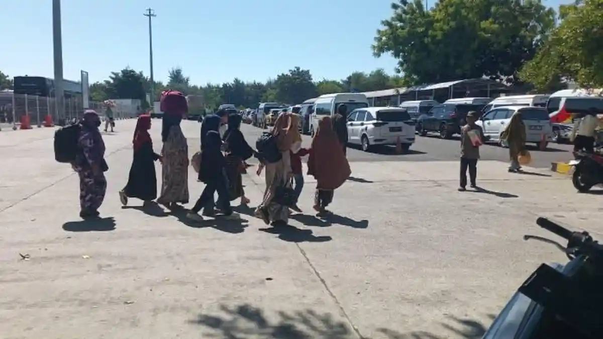 Warga Rela Antre di Pelabuhan Hingga 4 Jam Demi Menghindari Demo PPS