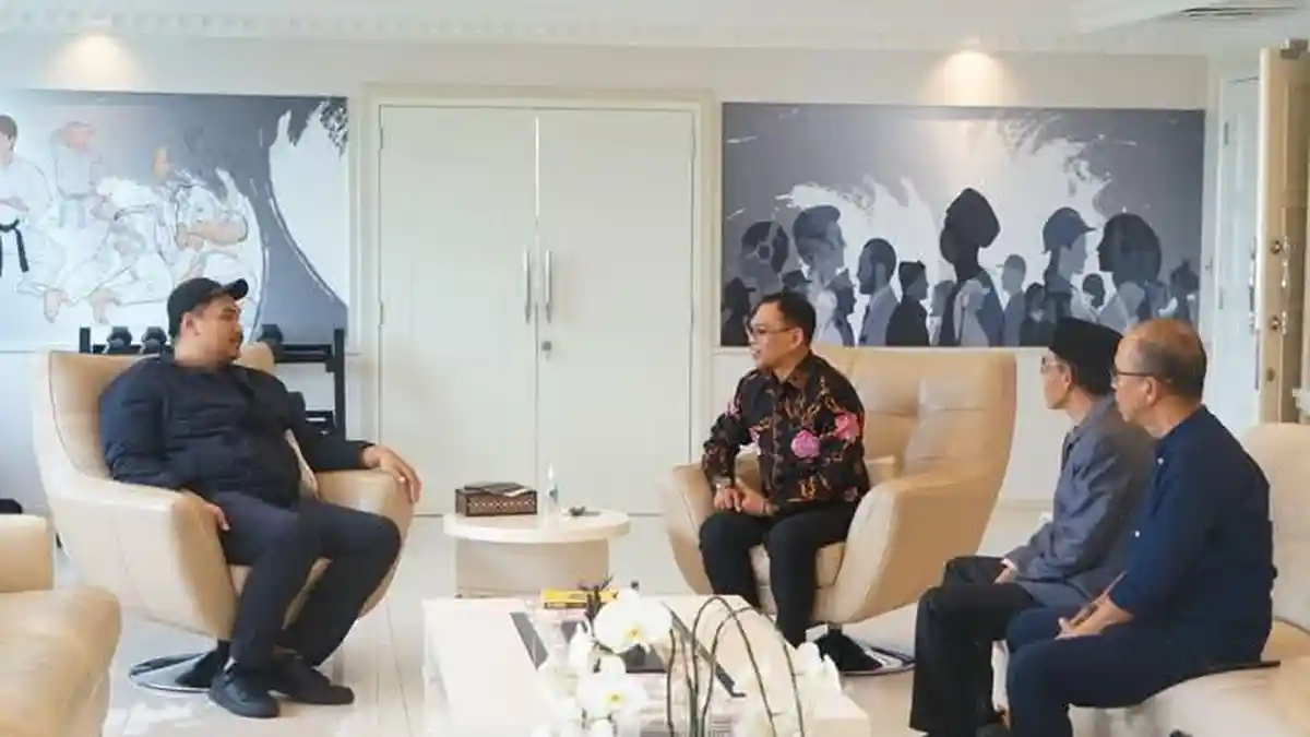 Temui Menpora, Bupati Seluma Bengkulu Teddy Rahman Minta Perbaikan GOR Ampar Gading