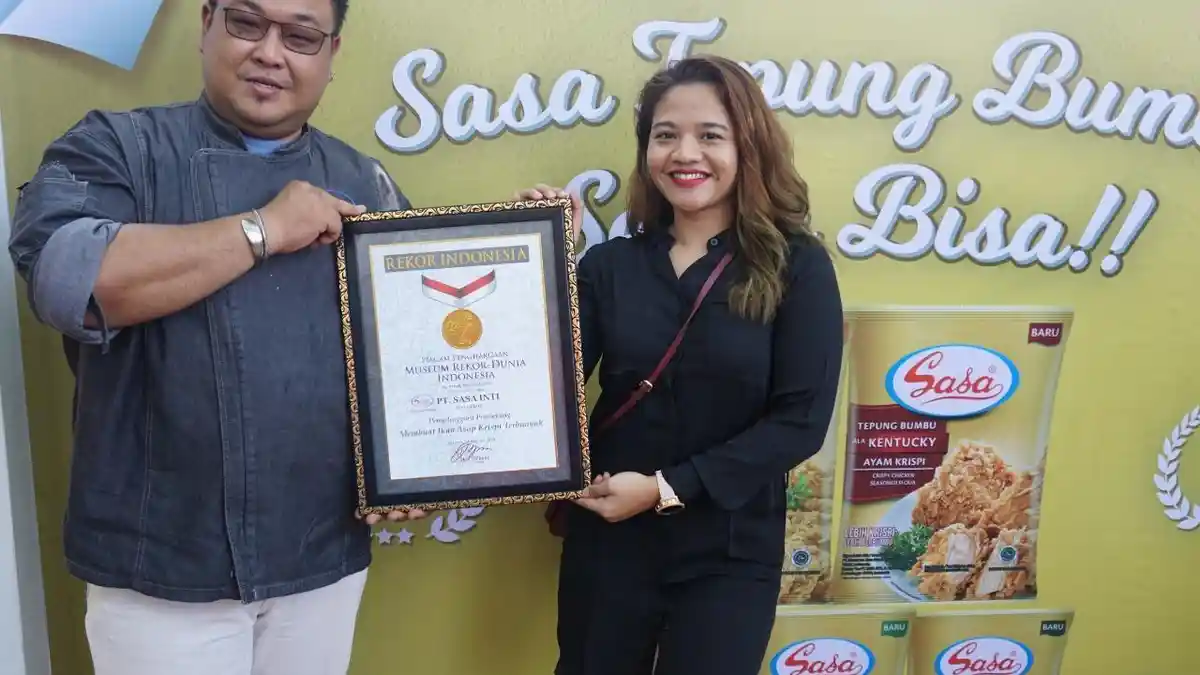 Olah 10.240 Ekor Ikan Asap Krispi, PT Sasa Inti Cetak Rekor Muri