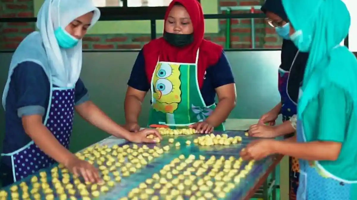 Tim Dosen Unesa Support UMKM Bakpia di Kabupaten Magetan