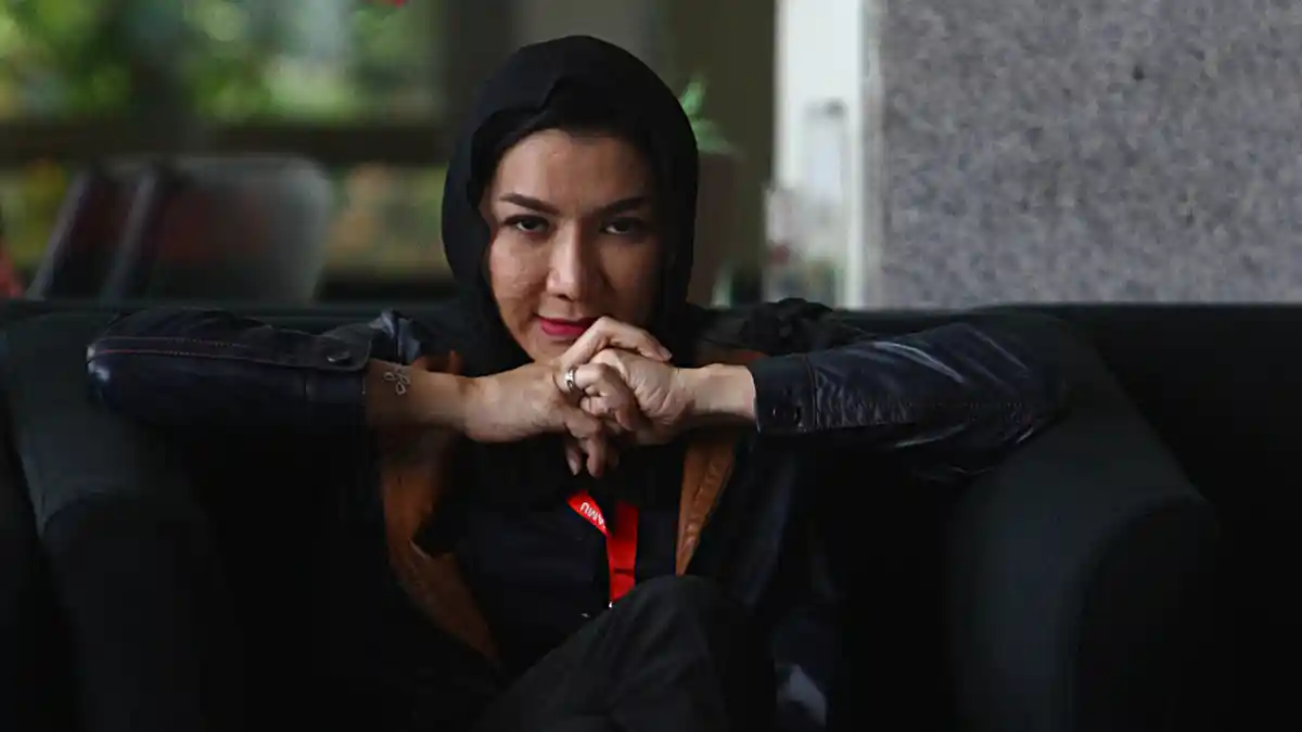 BERITA FOTO: Penampilan Serba Hitam Bupati Rita Saat Dipanggil KPK