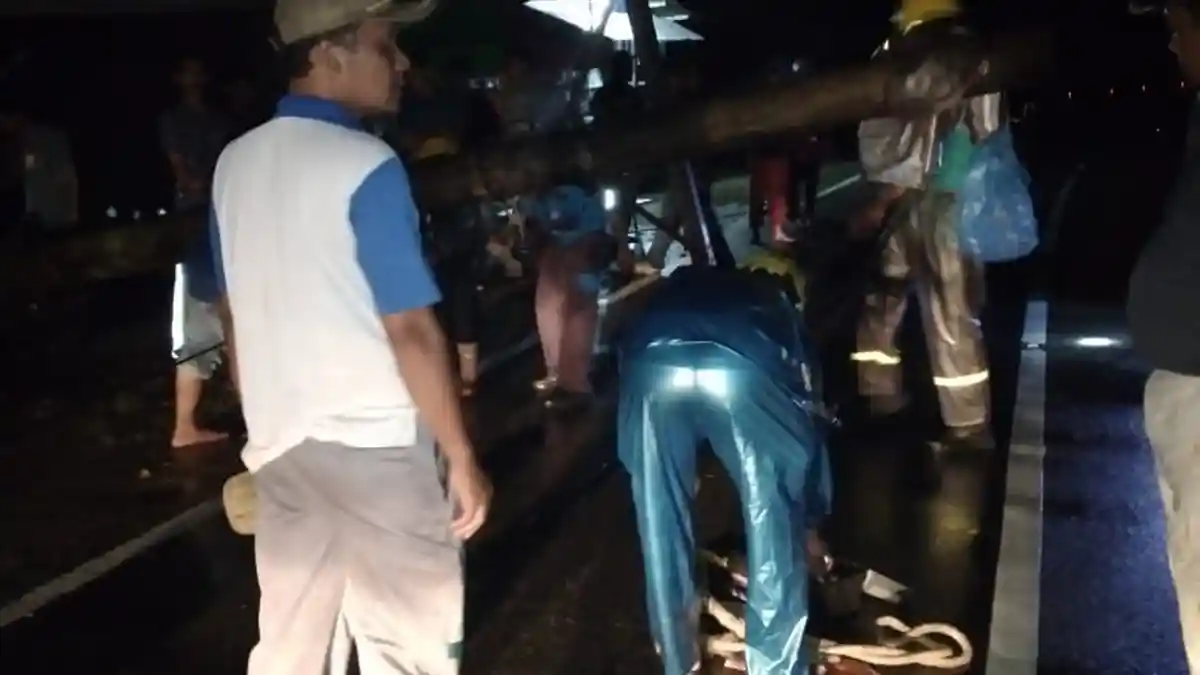 Angin Kencang Landa Abdya, Tiga Tiang Listrik Tumbang