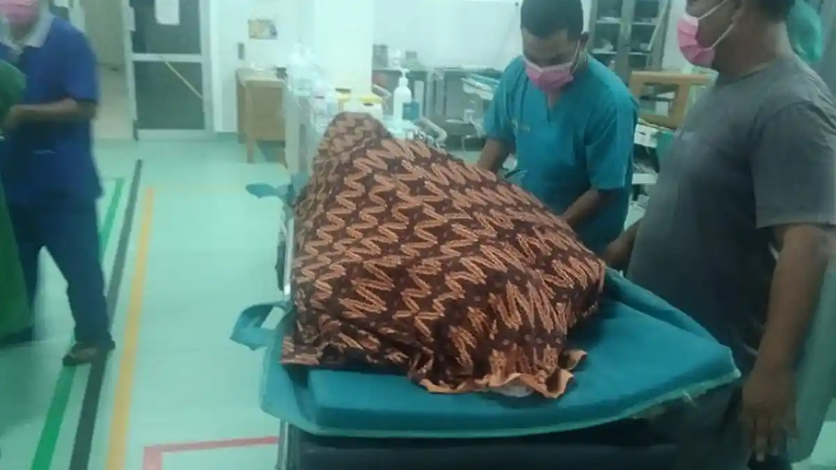 Diduga Gantung Diri, Tukang Kusuk Ini Ditemukan Meninggal di Dapur Rumahnya