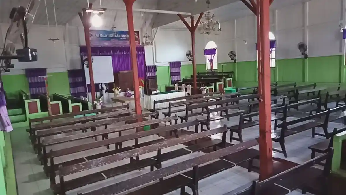 Menyusuri Jejak-jejak Sejarah Penting di Gereja Tua Malak, Minut