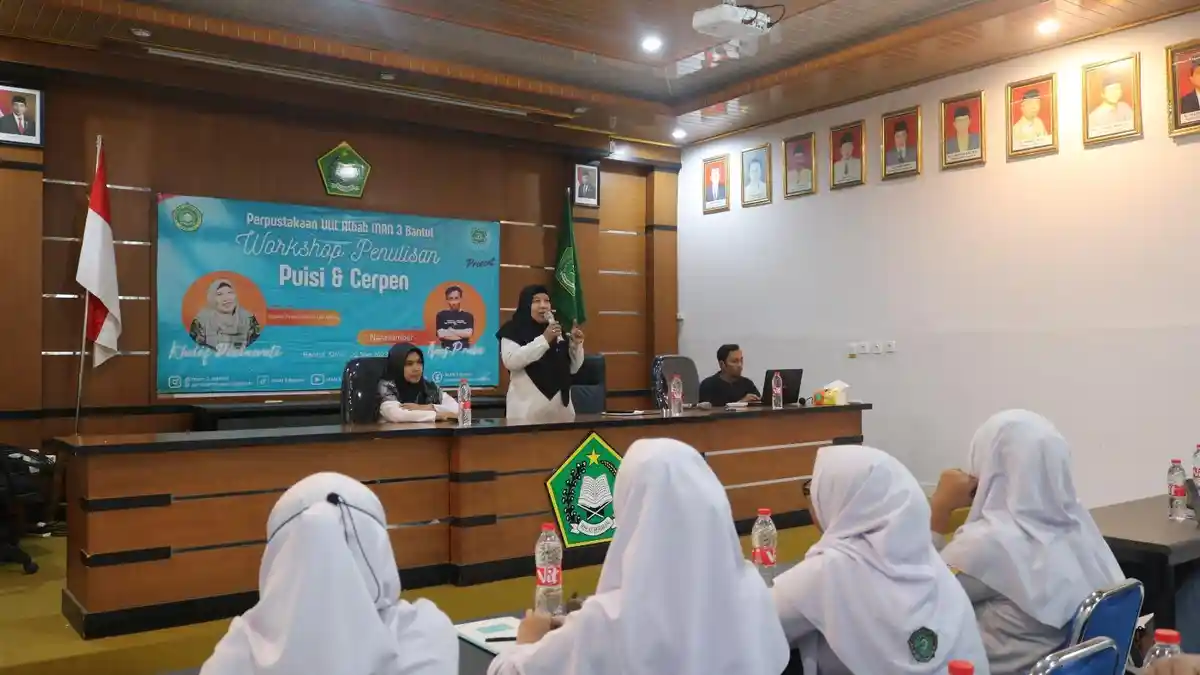 Siswa MAN 3 Bantul Hasilkan Karya Saat Workshop Penulisan Cerpen dan Puisi