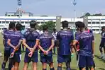 persib-bandung-mengunakan-jersey-latihan-terbaru.jpg
