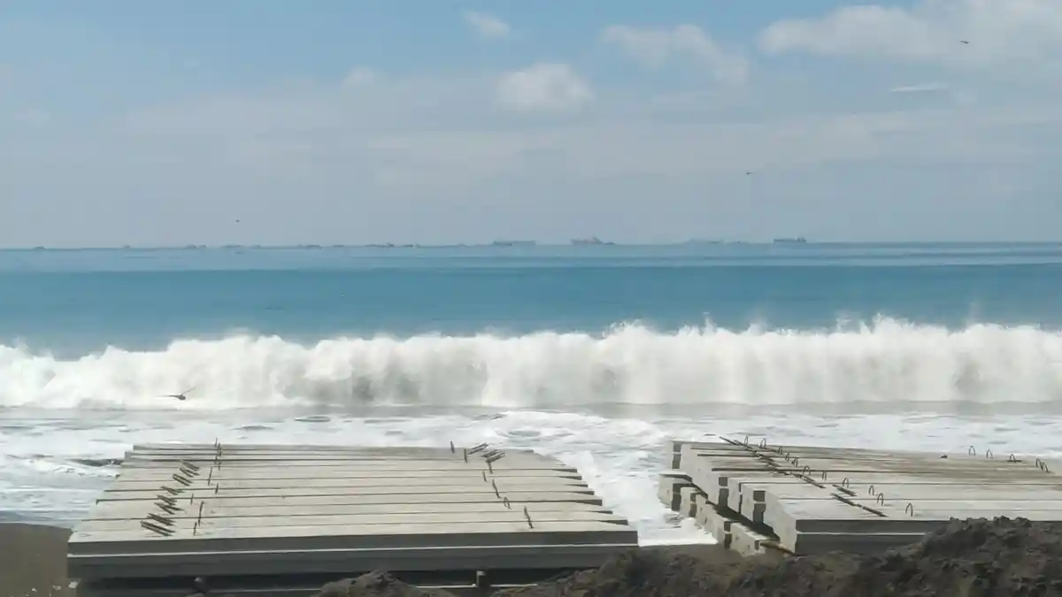 Dear Wisatawan, Waspada Gelombang Tinggi di Pantai Selatan Jateng, Hingga 4 Meter