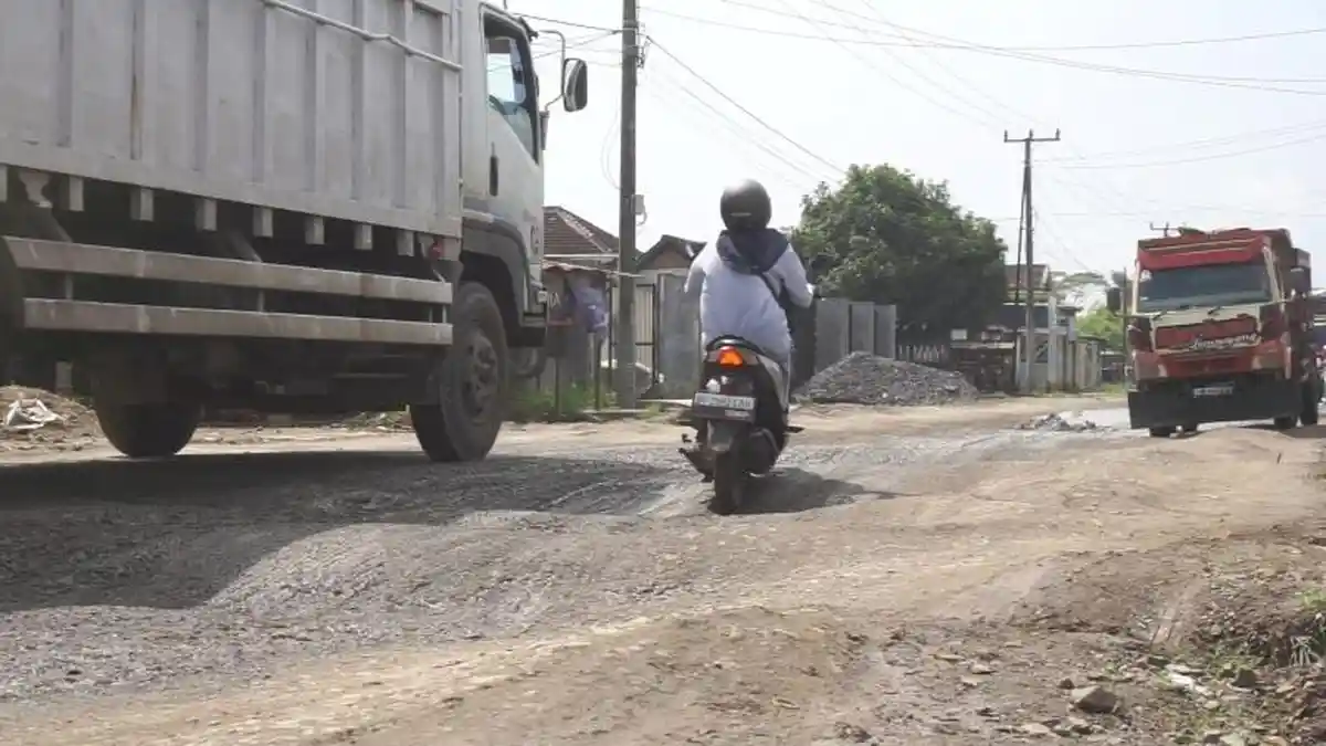 'Nggak Kebayang Pemudik Lewat', Jalan Raya Punggur Makin Rusak Jelang Lebaran