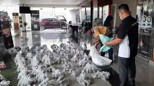 haji-endang-62-membeli-mitsubishi-pajero-sport-menggunakan-uang-koin-rp-500.jpg