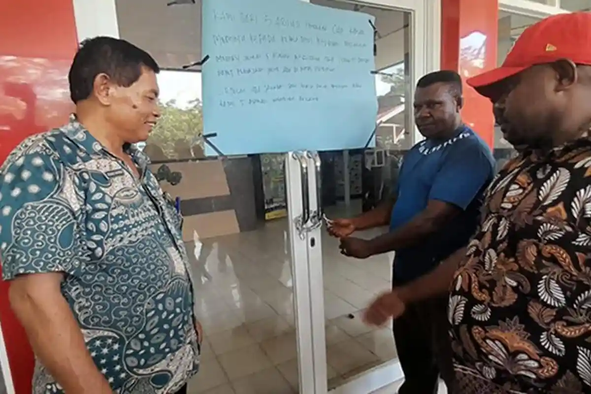 Asosiasi Pengusaha OAP Palang Kantor Disdik Kabupaten Sorong, Begini Penjelasan Kadisdikbud 