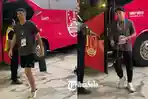 TURUN-DARI-BUS-Pemain-Persis-Solo-Luca-Dumacic-dan-Zanadin-Fariz-saat-turun-dari-bus.jpg