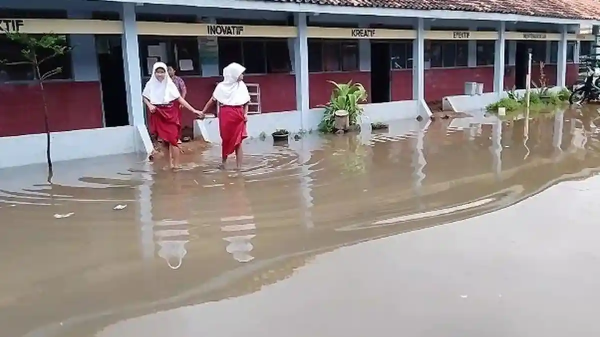 Nasib SD di Kendal Jadi Langganan Rob Tapi Pemerintah Tak Punya Anggaran Untuk Meninggikan