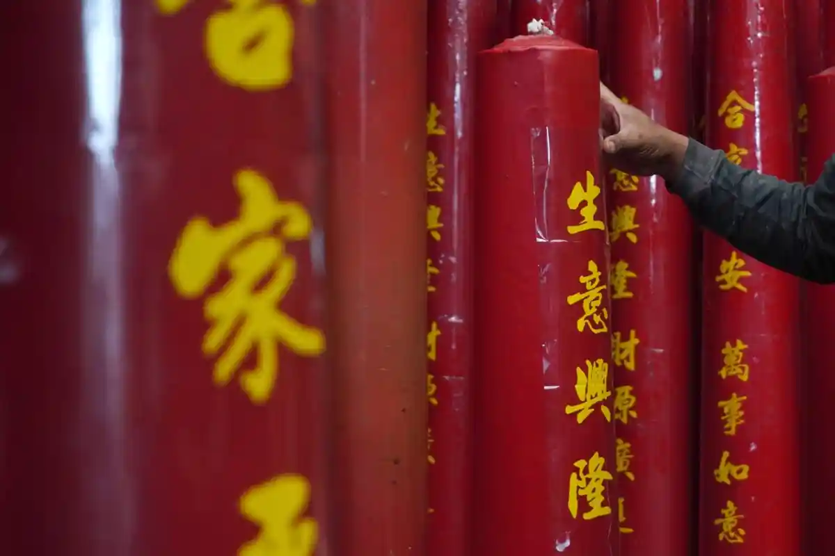 Pembuatan Lilin Imlek 2024 di Vihara Dharma Ramsi Bandung