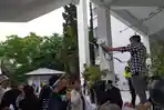 puluhan-mahasiswa-melakukan-aksi-di-depan-Gedung-DPRfhfghgfhgfhh.jpg