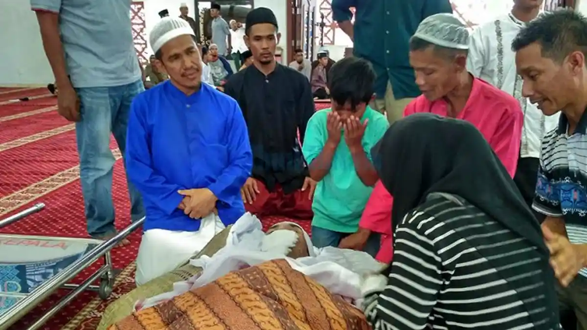 Jeritan Menyayat Istri Marbot yang Tewas Ditikam Pencuri Kotak Amal
