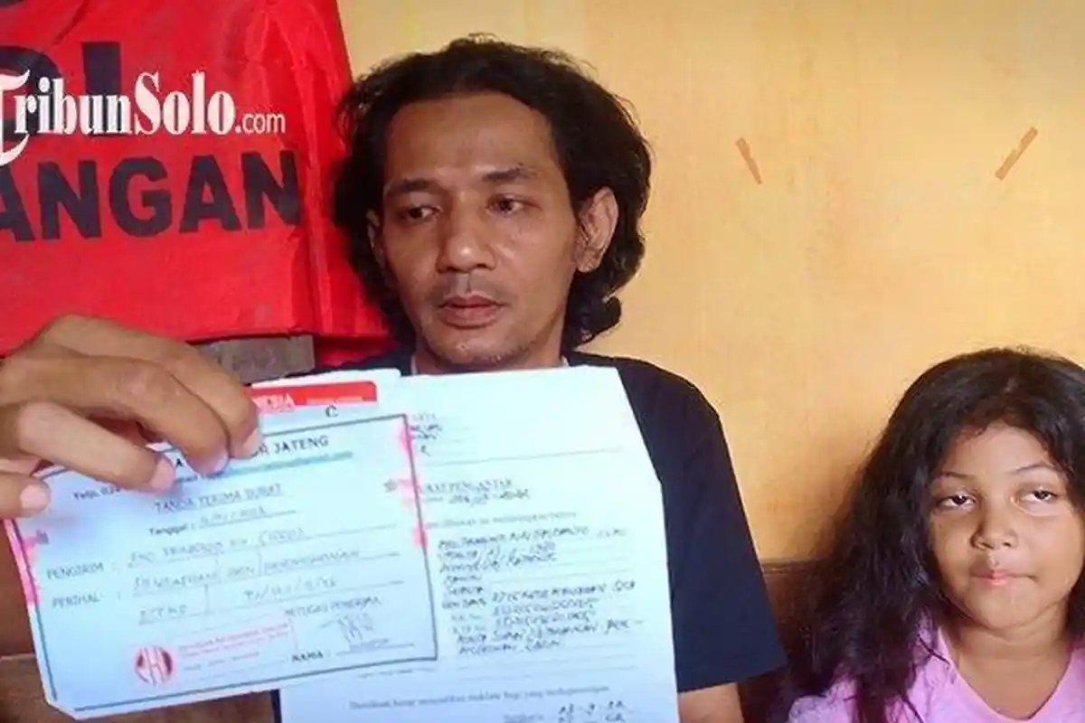 Kisah Pilu Driver Ojol di Solo: 4 tahun Ajak Anak Ngojek, Sering Tahan Lapar karena Tak Punya Uang