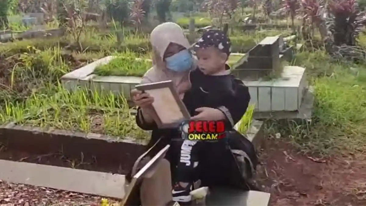 Lirihnya H Faisal Mendengar Ucapan Gala di Makam Vanessa Angel dan Bibi, Bikin Tak Kuat: Papi, Mi