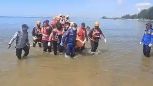 20250407_Brimob-Polda-Kaltim-evakuasi-jasad-nelayan-yang-tenggelam-di-Balikpapan.jpg