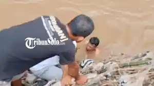 Detik-detik-maling-motor-yang-nyebur.jpg