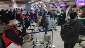 MUDIK-LEBARAN-Calon-penumpang-di-Bandara-hasanuddin.jpg