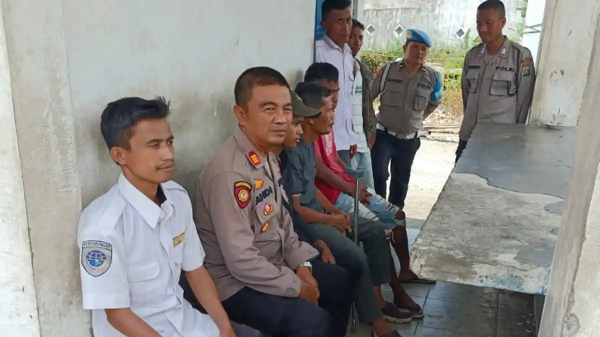 Gelar Jumat Curhat, Kapolsek Batunadua Dengarkan Keluhan Masyarakat di Terminal