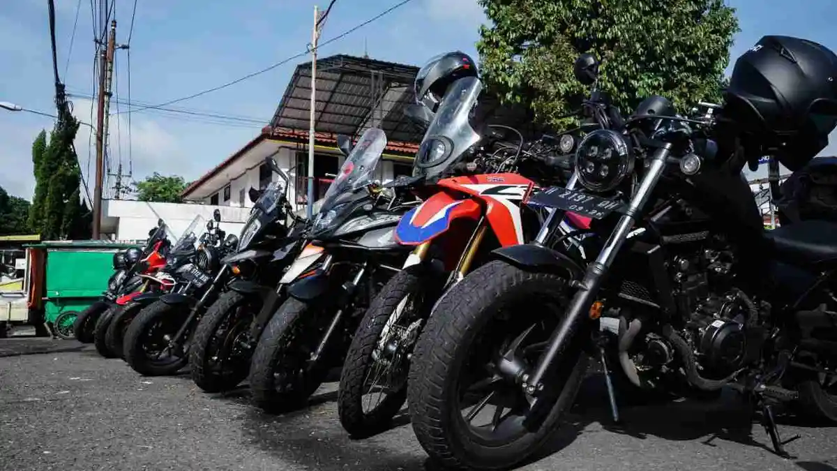 Kompak! Konsumen Honda Big Bike Jateng Touring ke Pangandaran