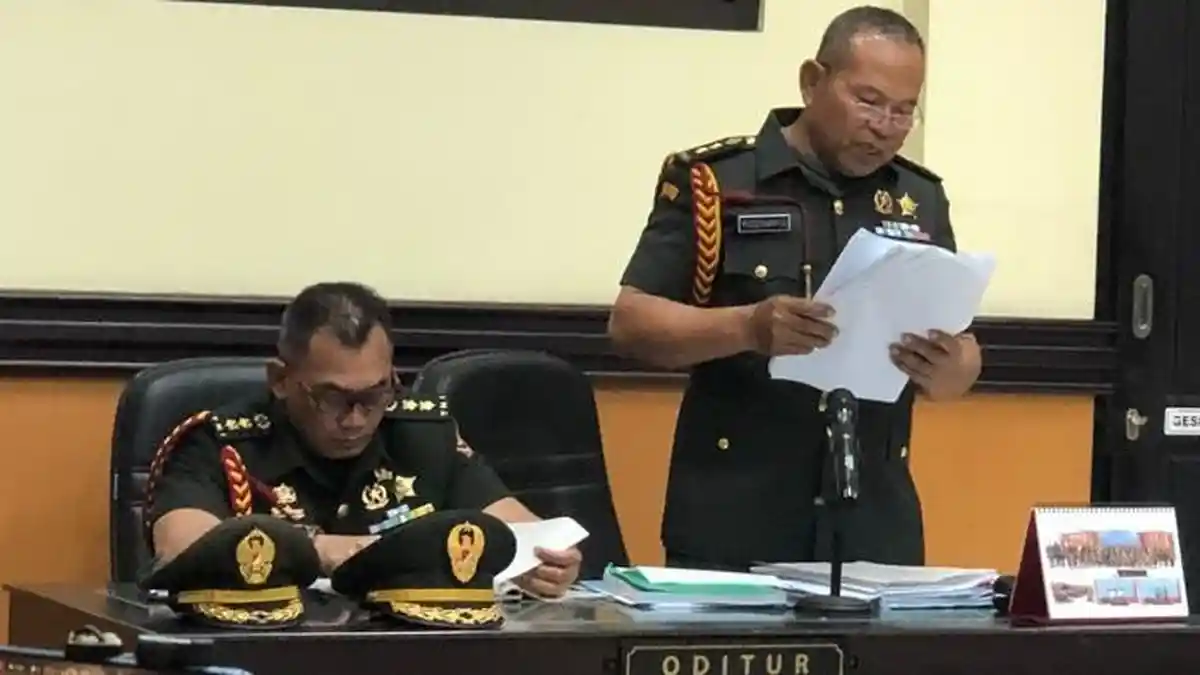 TERUNGKAP! Lettu Ahmad Cambuk dan Tendang Prada Lucky Namo di Ruangan Staf Intel