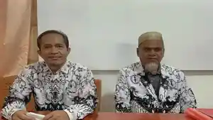 PEMECATAN-GURU-DAN-KEPSEK-Mantan-Kepala-SMAN-1-Luwu-Utara-Rasnal-kiri.jpg