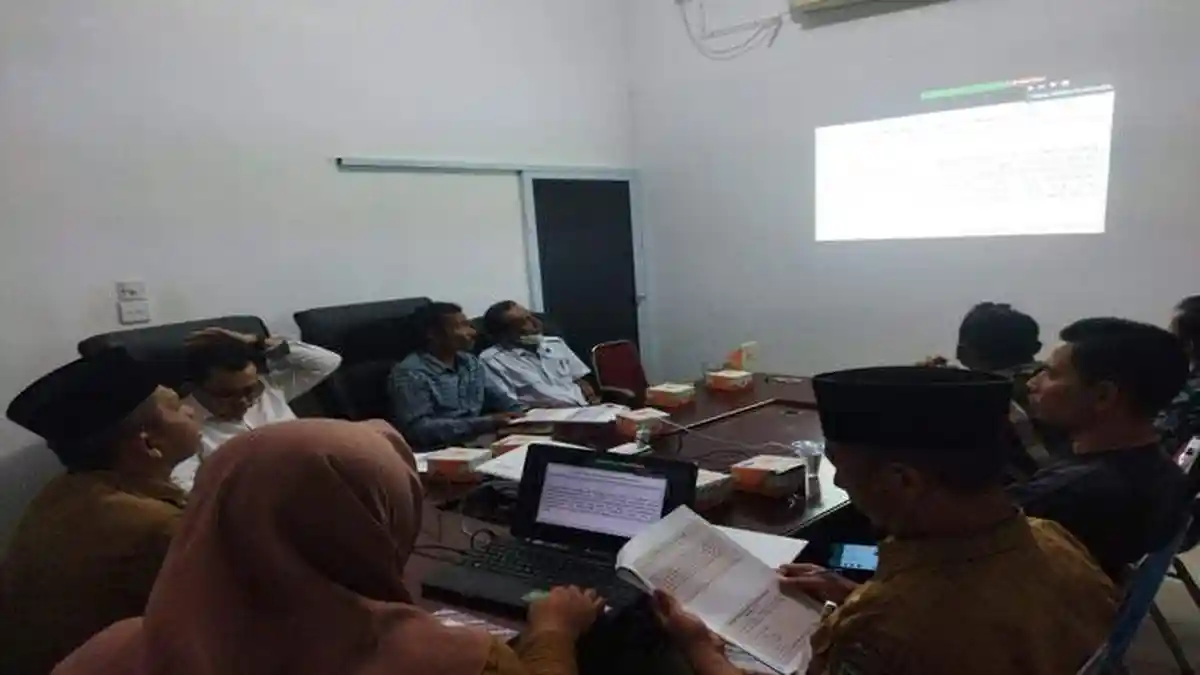 Disnaker Anambas Bahas Isu Ekonomi dan Ketenagakerjaan saat Bertemu LKS Tripartit