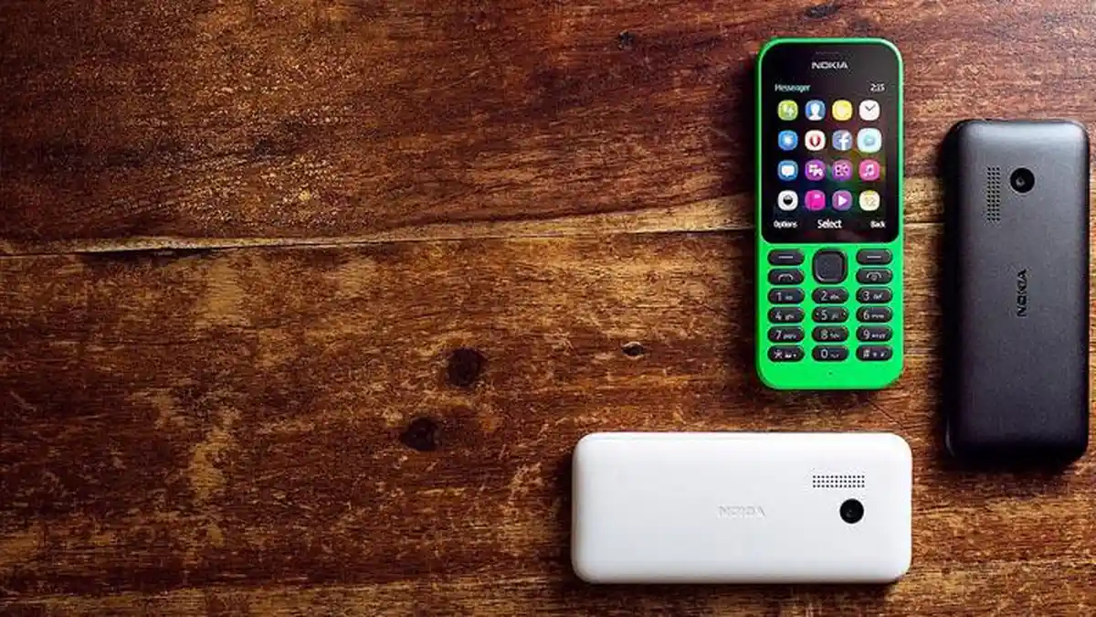 Nokia 215 yang Bisa Internetan Cukup Ditebus Rp 400 Ribu