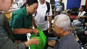 Jaya-Negara-kembali-menyerahkan-bantuan-pasca-banjir-kepada-warga-terdampak.jpg