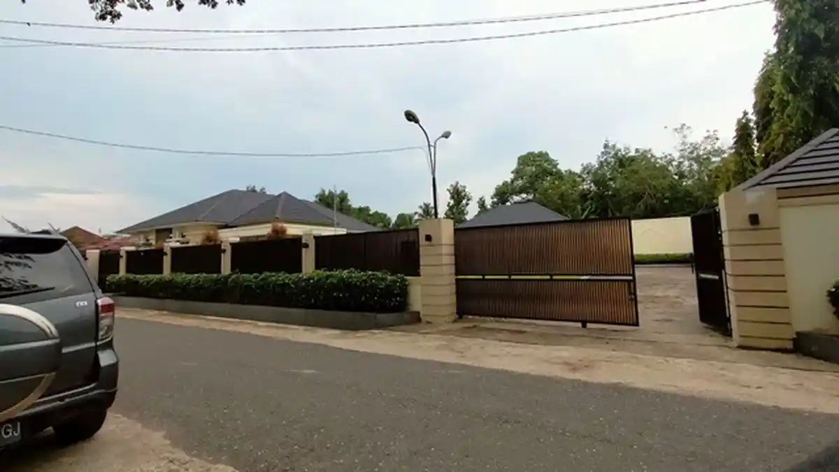 Hasil Putusan Pilgub Jambi di MK Terpantau Cek Endra Tidak Ngantor Begini Kondisi Rumahnya