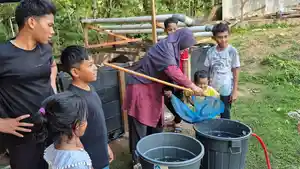 proses-panen-ikan-lele-di-kolam-budidaya-dayah-Gampong-Neuheun-Aceh-Besar.jpg