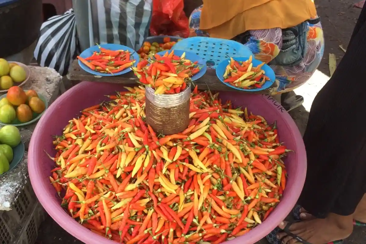 Jelang Ramadhan, Harga Cabai di Pasar Mardika Melonjak Hingga Rp 100 Ribu Perkilo