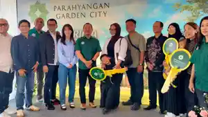 Pemberian-kunci-untuk-para-penghuni-baru-di-Peruma.jpg