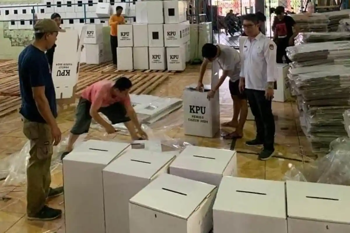 KPU Lampung Target Sortir Lipat Surat Suara Rampung 14 Januari