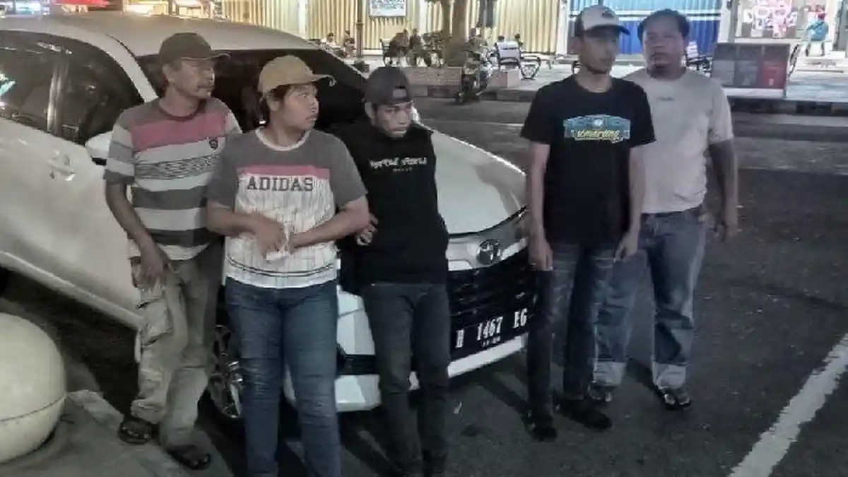 Inilah Sosok Pengamen Elit Berangkat Ngamen Naik Mobil, Berasal dari Semarang